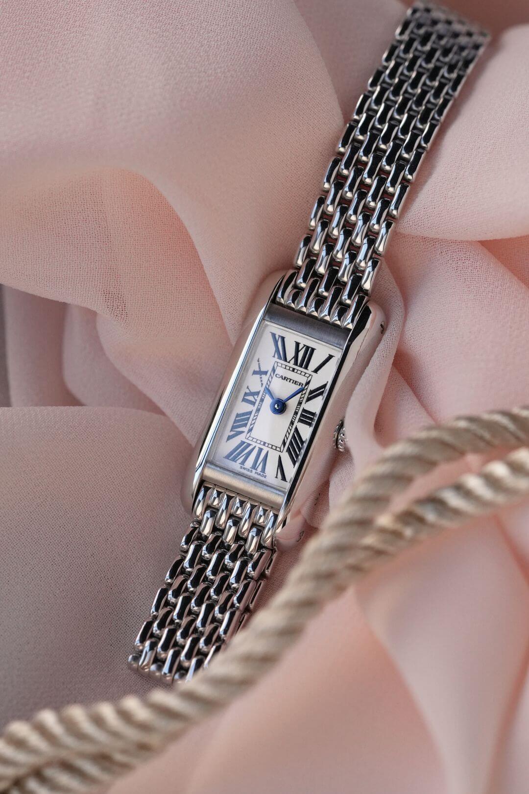 カルティエ/タンクアロンジェ/SWISS MADEホワイトローマンダイヤル