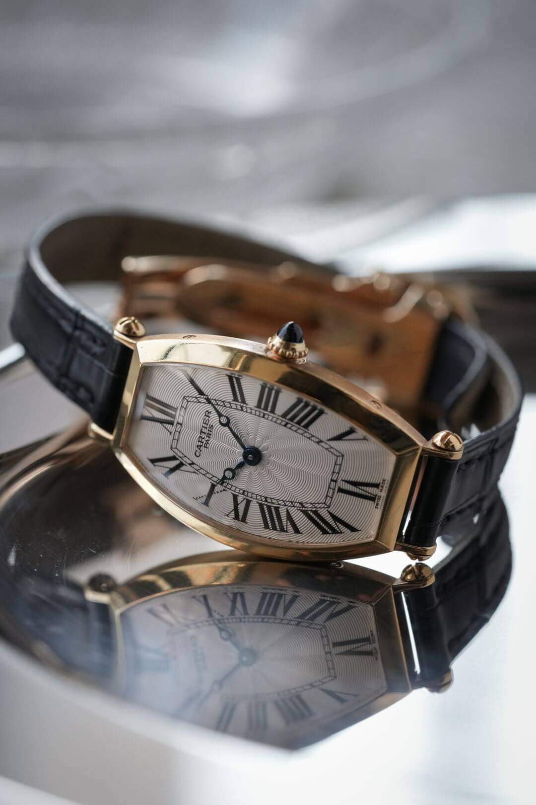 カルティエ/トノーSM/CARTIER PARISギョーシェホワイトローマン