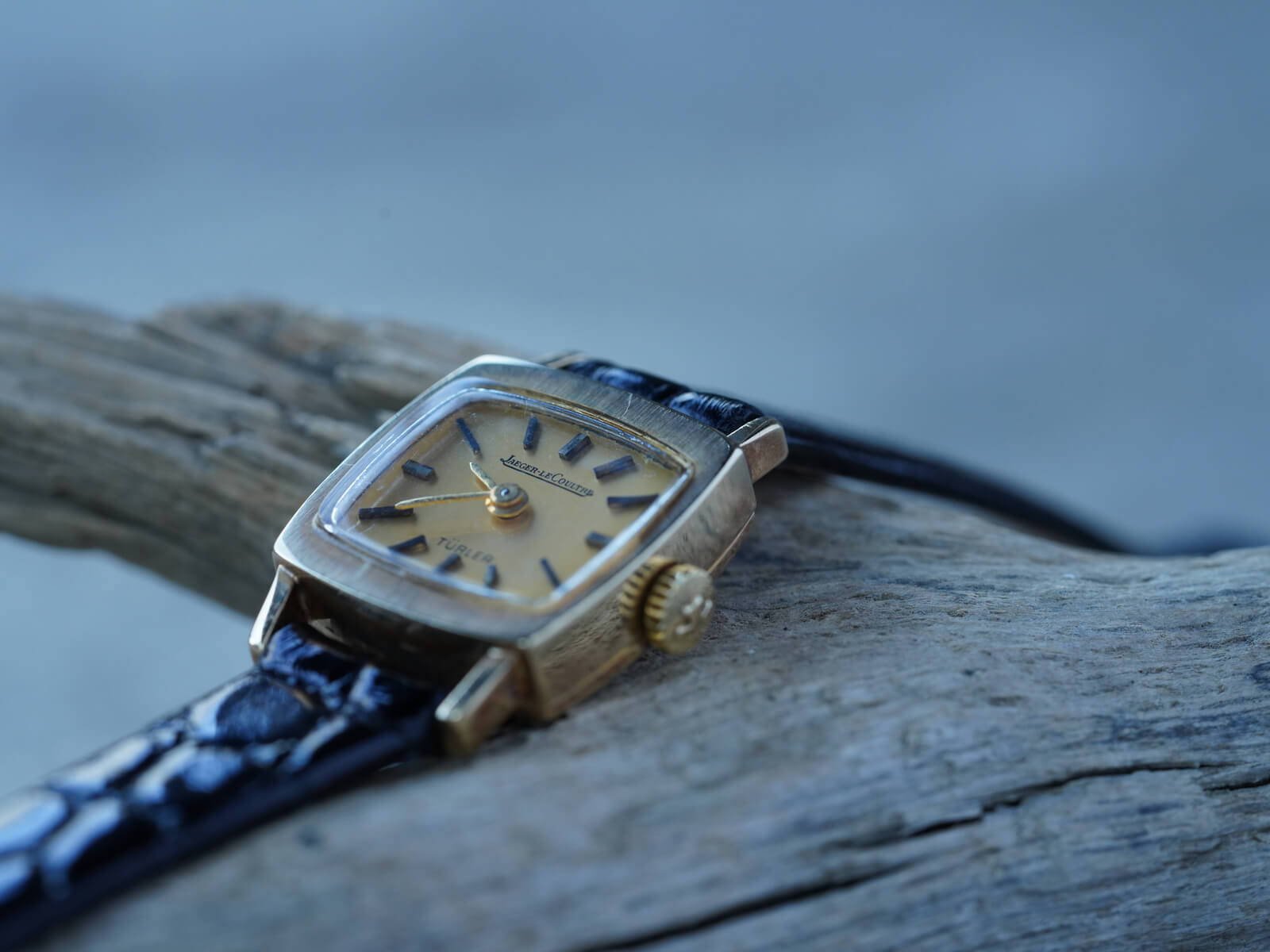 ジャガールクルト/スクエアケース/ゴールドダイヤル/チューラー/Jaeger