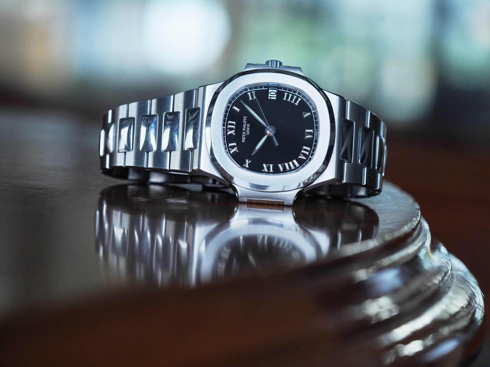 パテックフィリップ/ノーチラス/ブラックローマンダイヤル/ジュネーブ