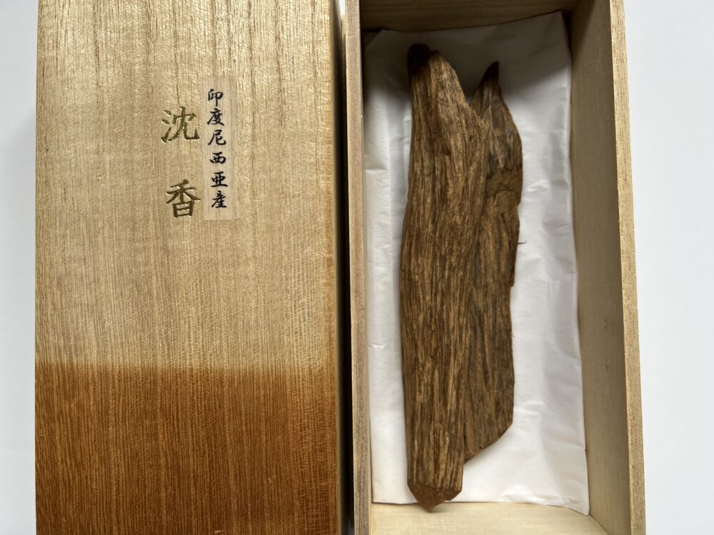 古渡命銘木 貳百種種名香 羅国 銘【松の葉】0.695g 香木/沈香/伽羅