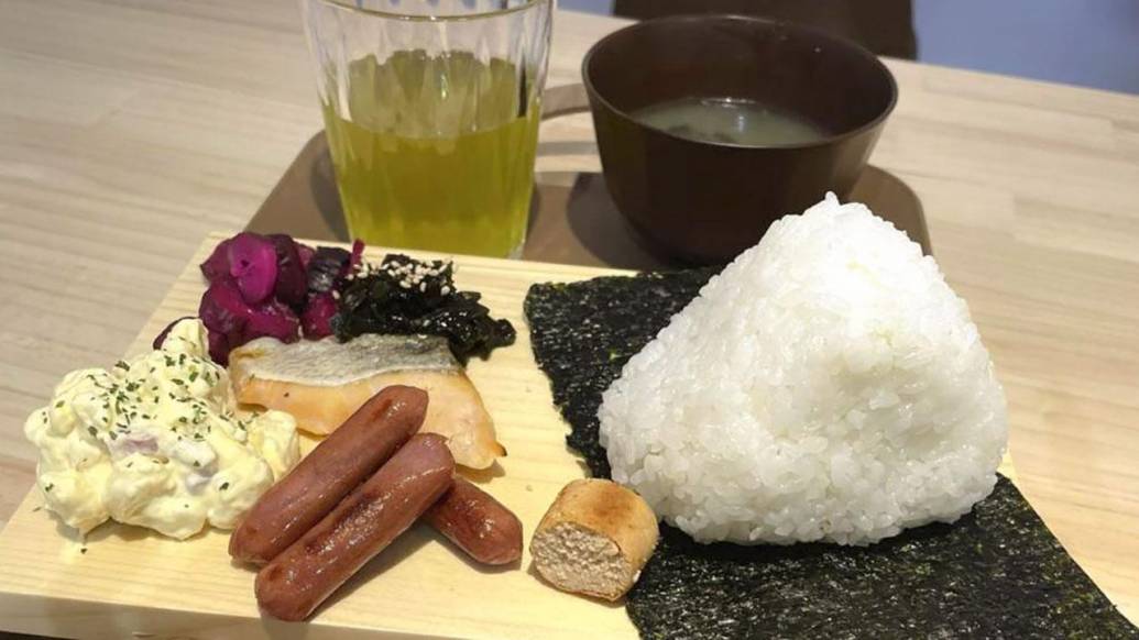 ふっくら食感のおむすび専門店！唐津駅構内にある「おむすび横丁 唐津