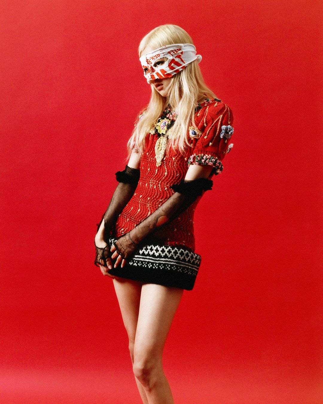 フォト】BLACKPINKロゼ、超スレンダーボディで披露する幻想的