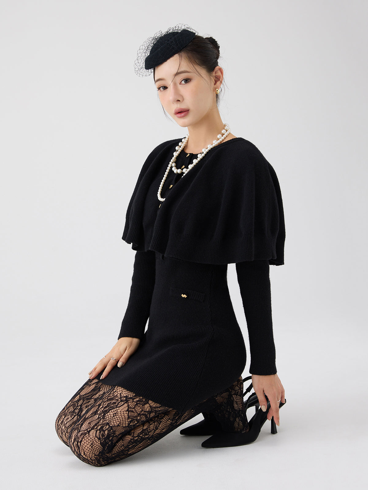 ケープデザインニットワンピース