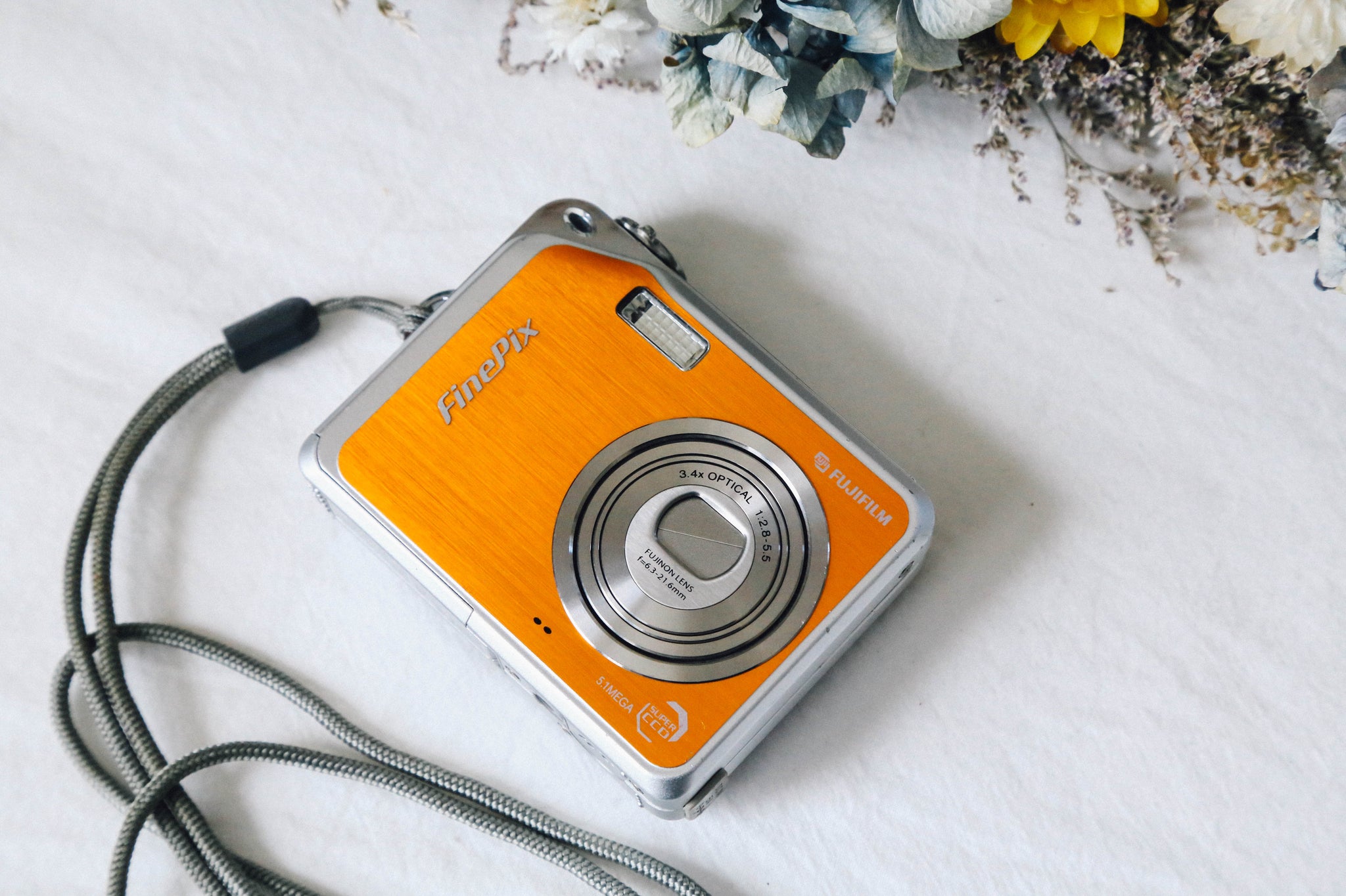 FUJIFILM Finepix V10 オレンジ【完動品】【希少❗️】昭和ゲームも