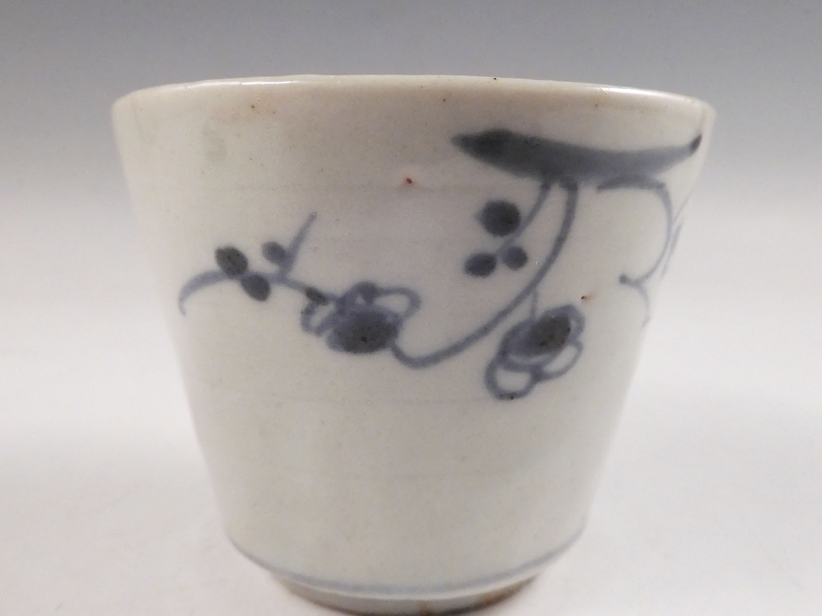 sold out】初期伊万里 染付 花草文 蕎麦猪口 江戸初期｜骨董品通販｜栄匠堂