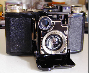 Mike Elek: Spotlight / Zeiss Ikon Super Nettel