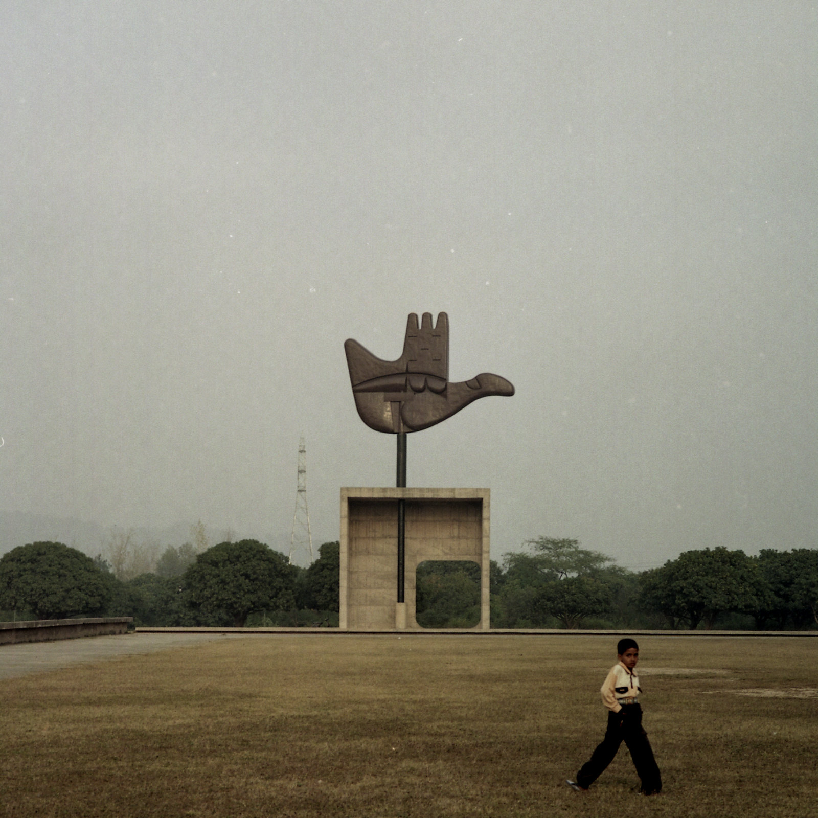 Katsunori Watanabe, Le Corbusier's Open Hand Monument, Chandigarh