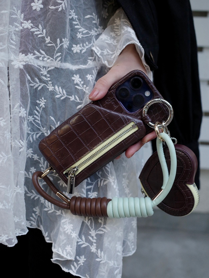 ajew(エジュー)｜iPhone13/13Pro ajew cadenas zipphone case shoulder