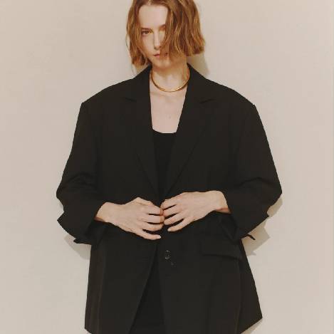 LE PHIL(ル フィル)｜パッフィーダウンケープ/ブラック の通販