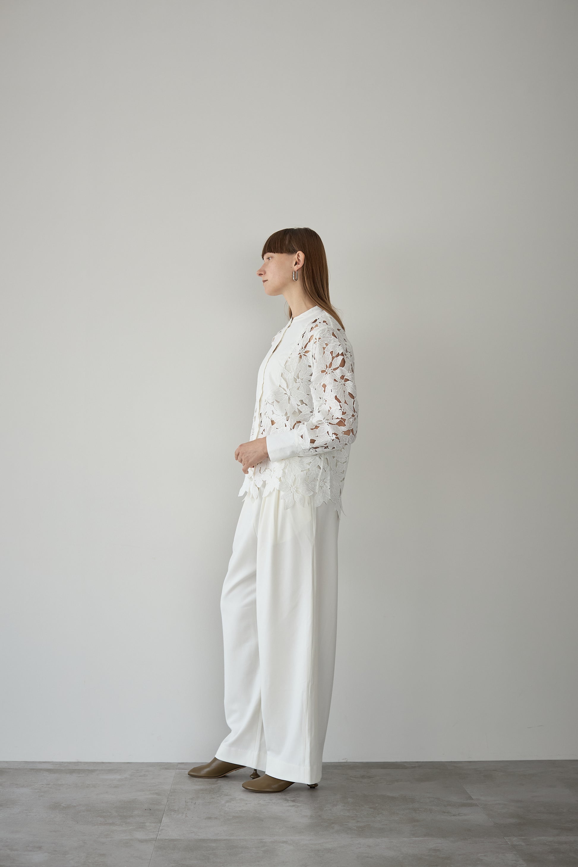 スタンドカラーレースシャツ【WHITE】 – ELLIE