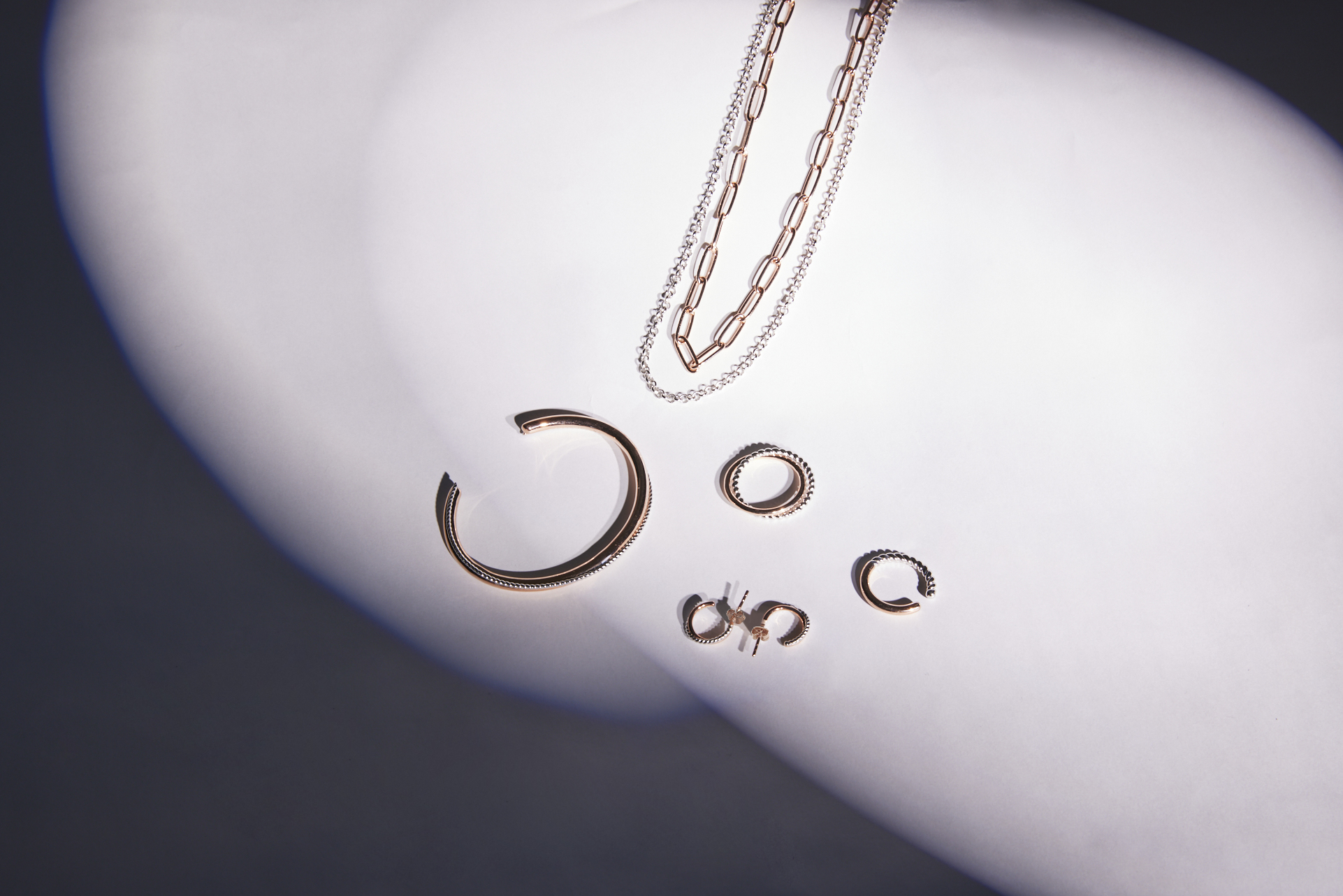 僕にとってアクセサリーとは着けるだけで自分の自信に繋がったり、気分