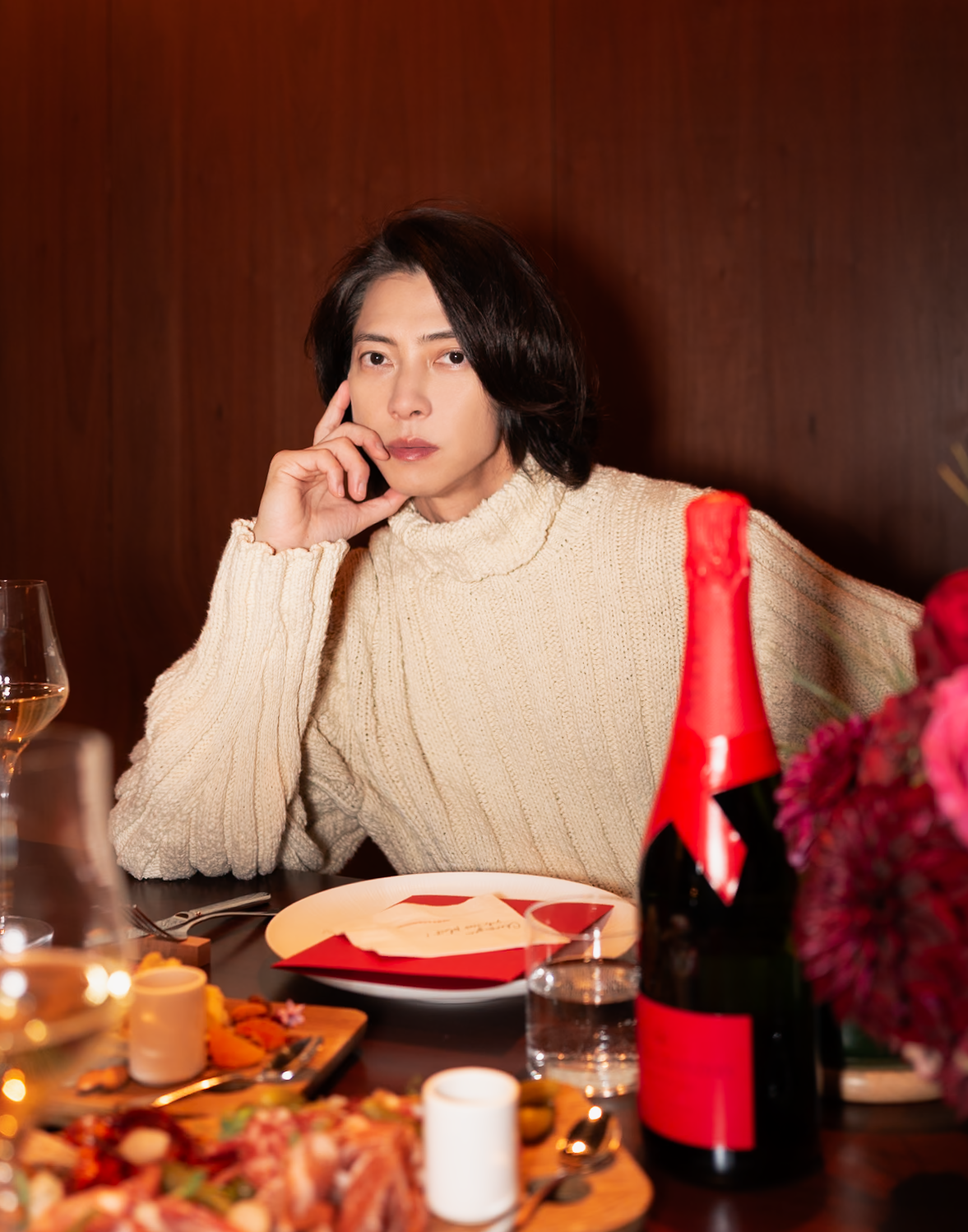 山下智久が「赤」に染まったモエ・エ・シャンドン ホリデーシーズン