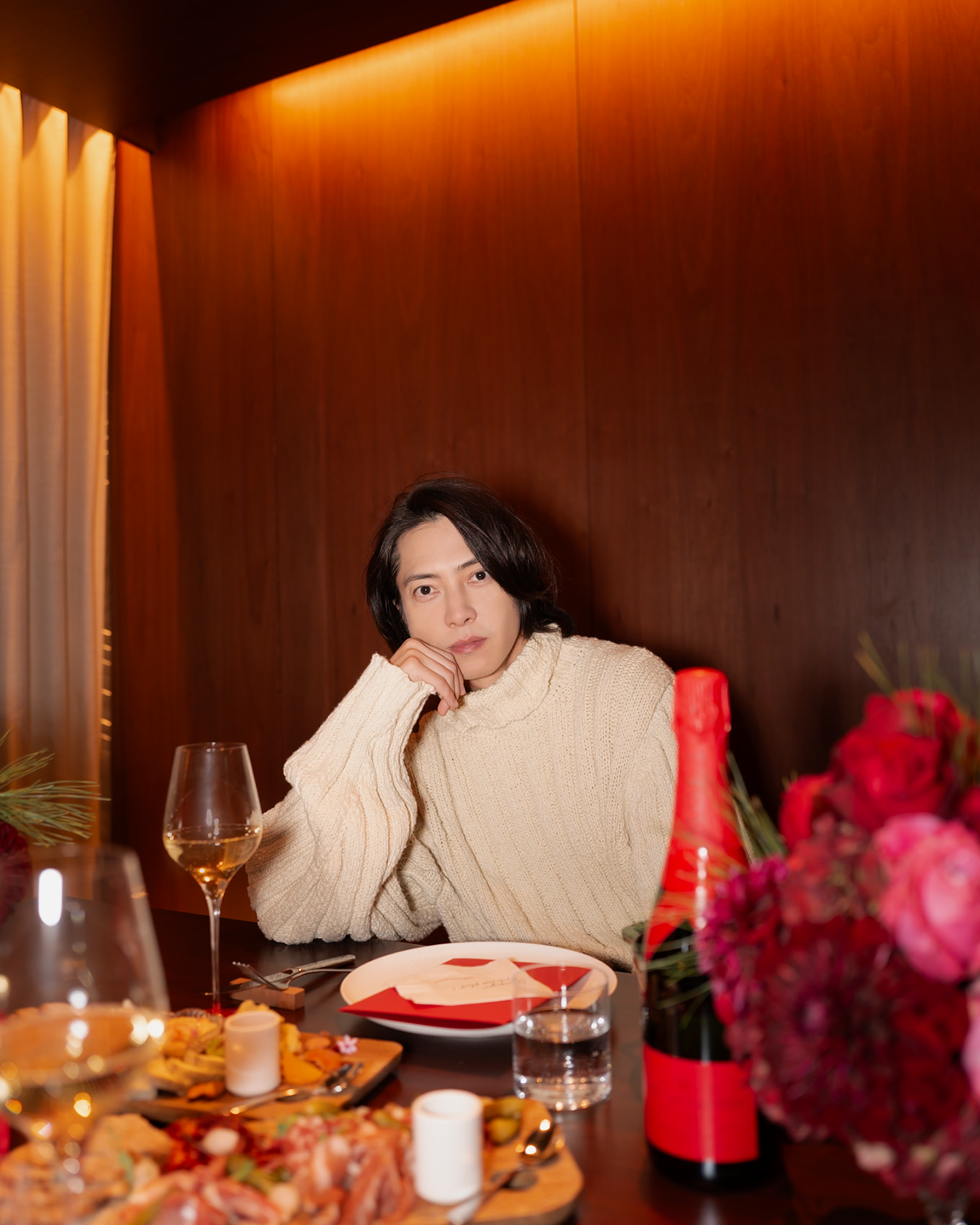 山下智久が「赤」に染まったモエ・エ・シャンドン ホリデーシーズン