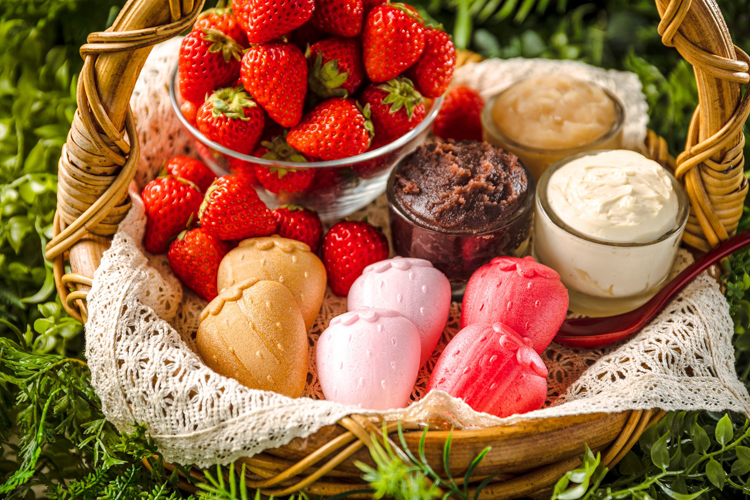 一押しはいちご型のもなか！フレッシュな苺を心ゆくまで堪能できる