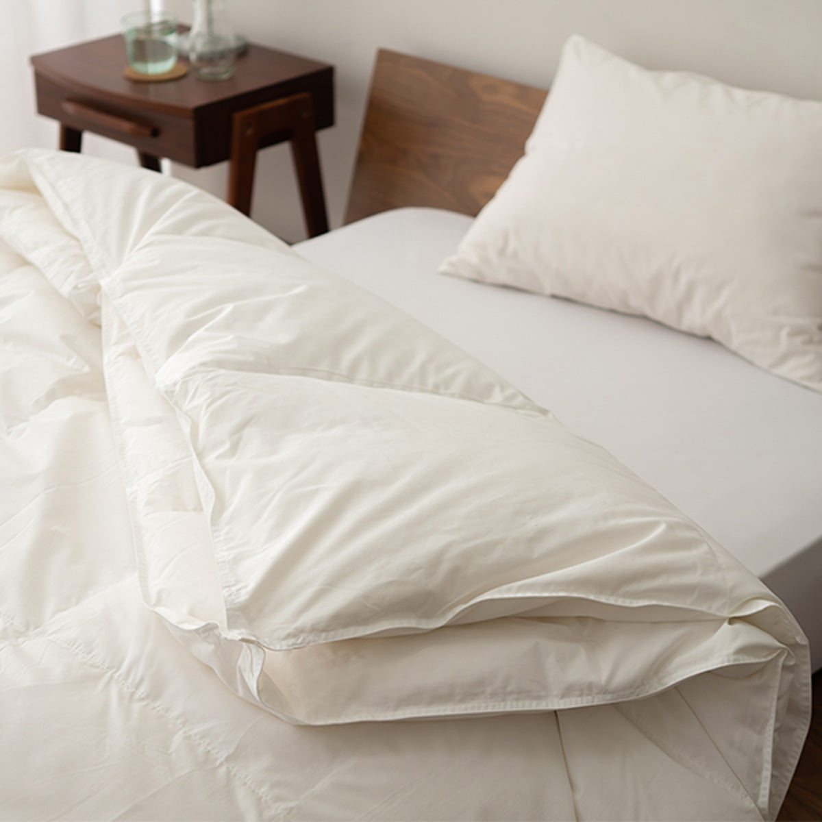 日本製 ロイヤルゴールドラベル 2枚合わせ羽毛布団 クイーン 非圧縮