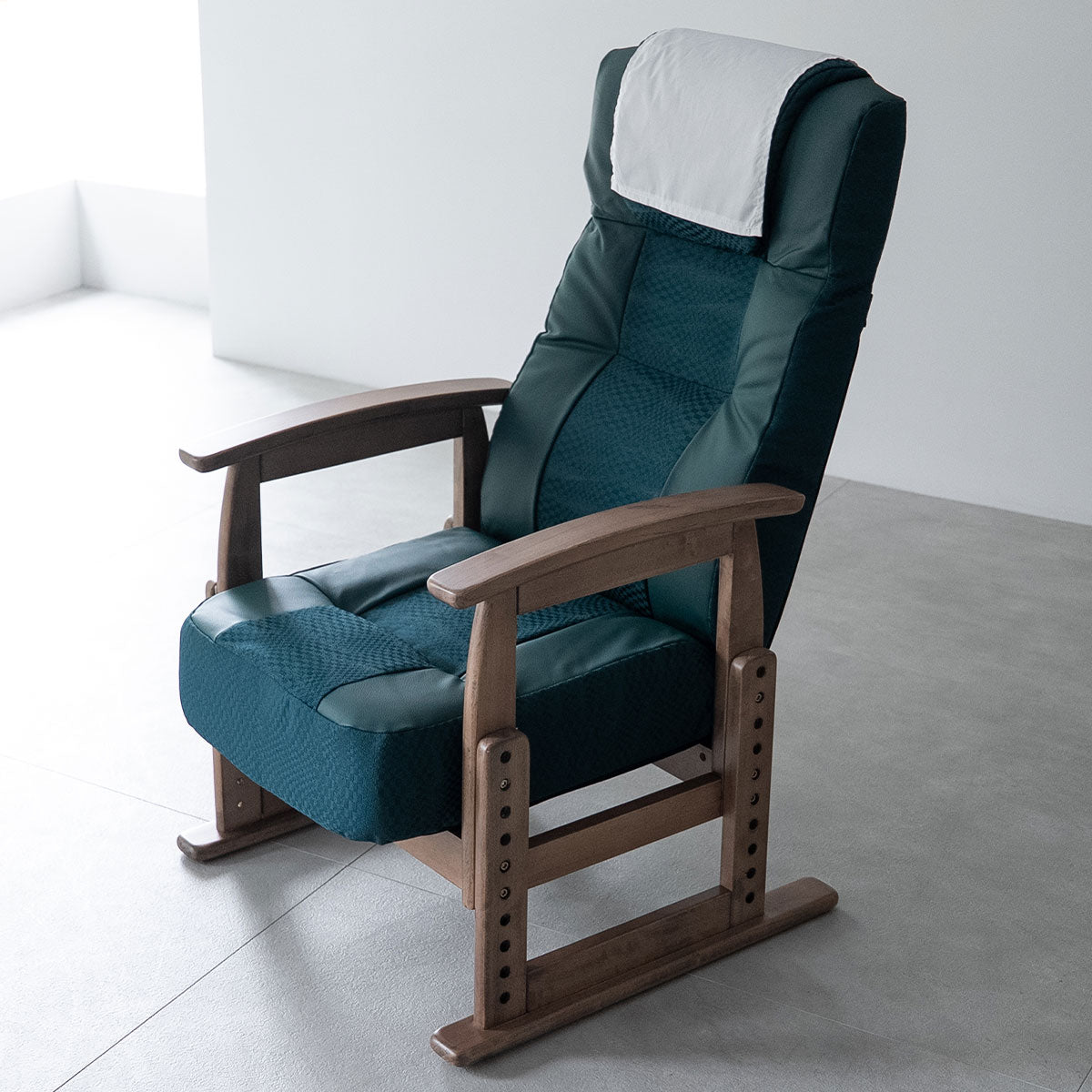 JR東日本コラボ 山形新幹線 E8系 ポケットコイル 高座椅子 普通席