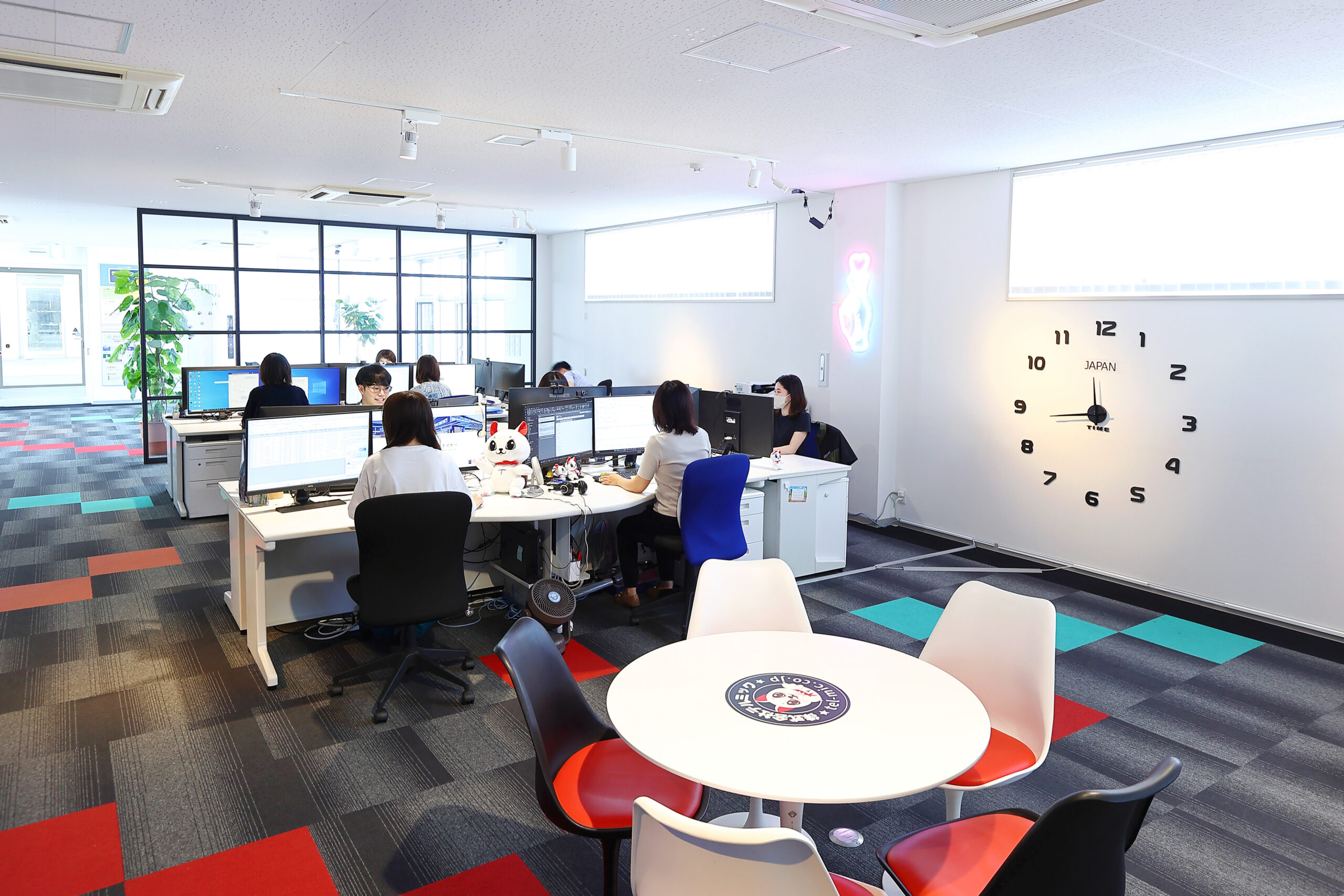 多くの企業が工場見学に訪れる最先端DX工場製造業メディアとしての発信