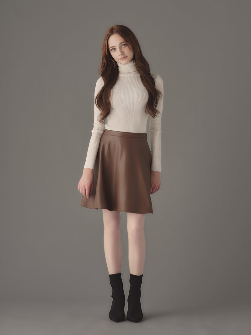Fake leather flare mini skirt | EmiriaWiz公式オンラインストア