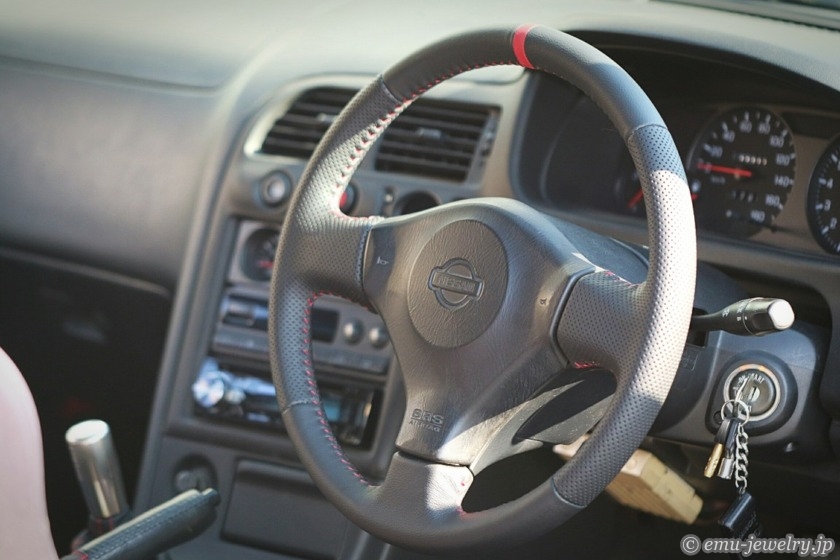 スカイラインGT-Rのステアリングのレザー張り替えをして頂きました