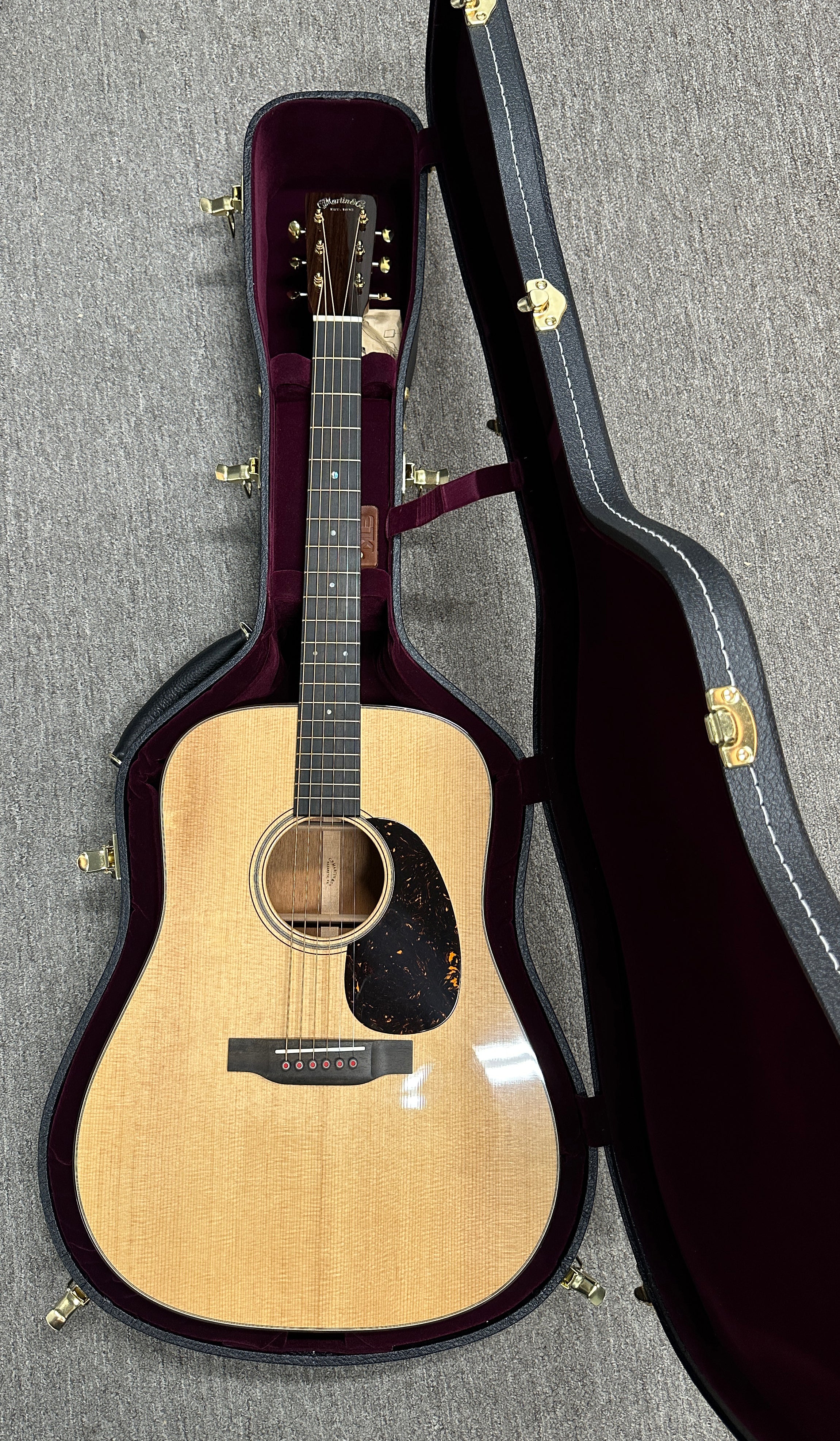 Used Martin D-18 Modern Deluxe (2024) #23134 with Original Hard