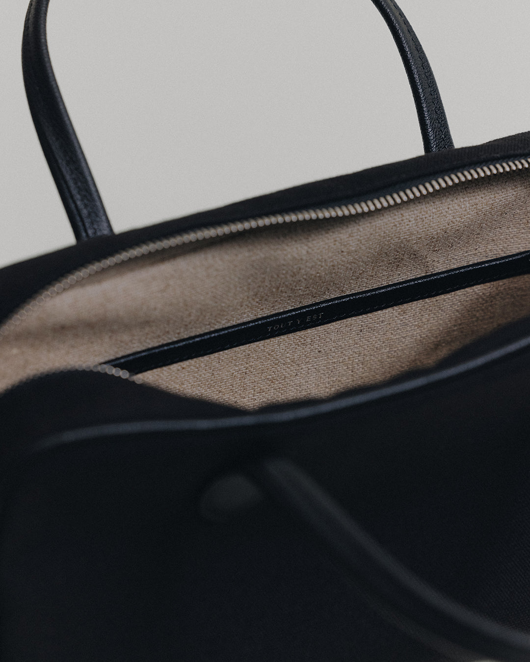 SAC LOQUET TOILE SMALL BLACK – TOUT Y EST EN