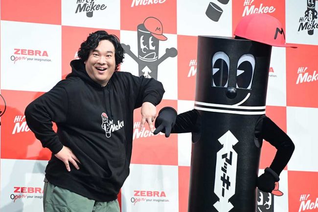 岡崎体育、まさかのアイテムとのコラボに仰天「一緒に仕事できると思っ