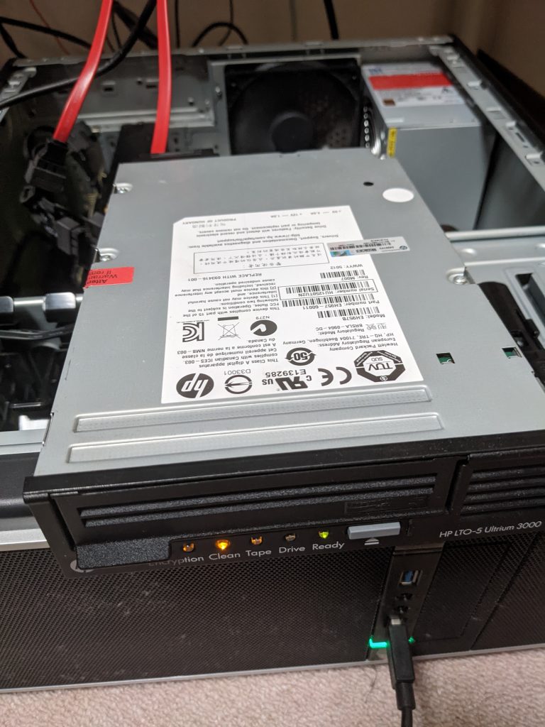 自宅のパソコンにLTOドライブを載せてみた | IIJ Engineers Blog