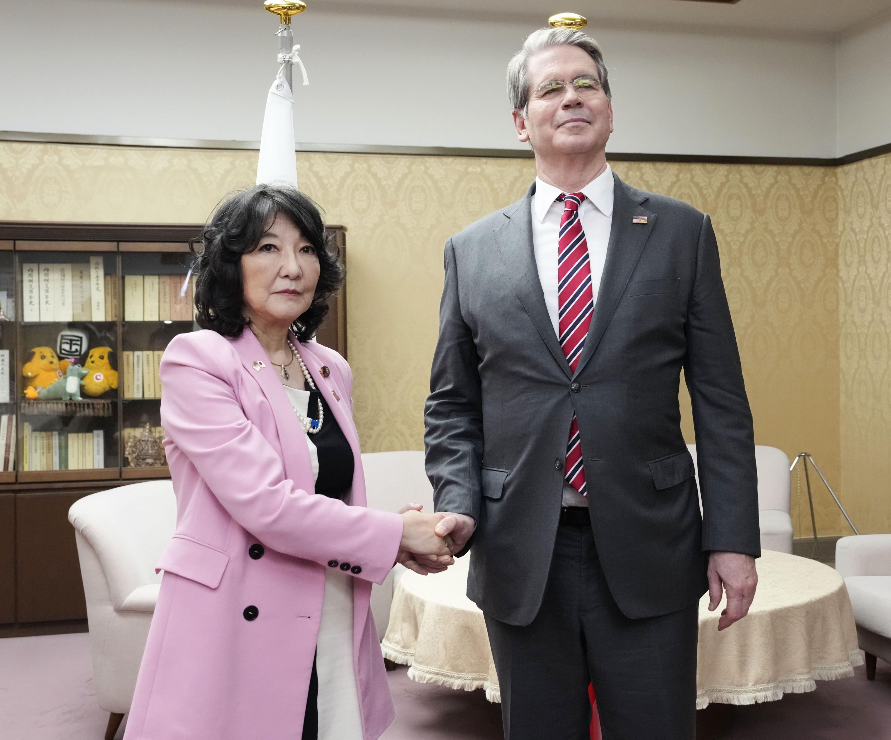 ビジネス・経済 Shots in time: Japan and the World Clear skies