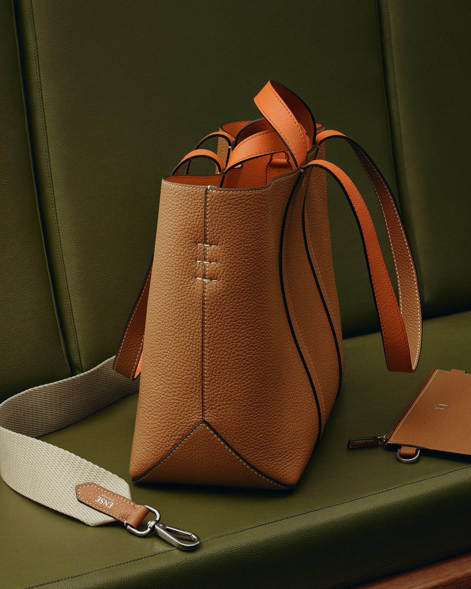 サンエスティバン 844631 Large Sanda Tote Light Oak Moss Green – ENSE