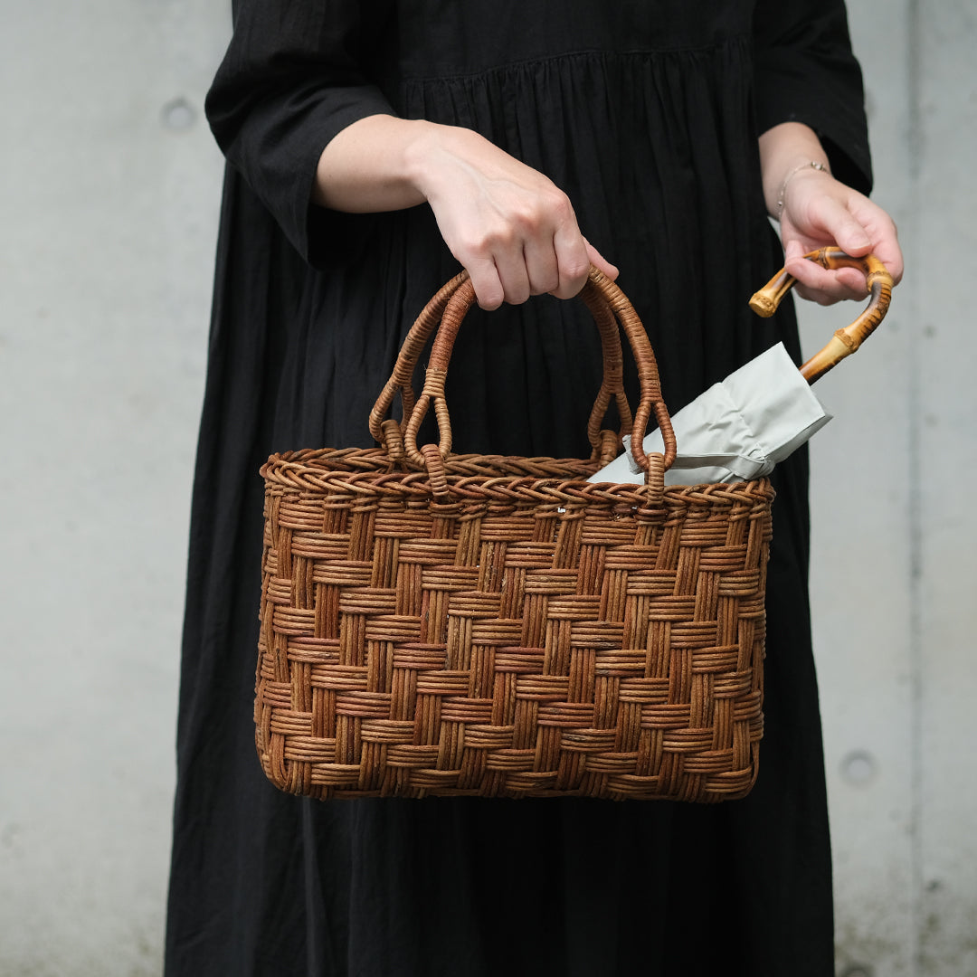 手提げ鞄のようにコンパクトなあけびかご – Envelope - エンベロープ