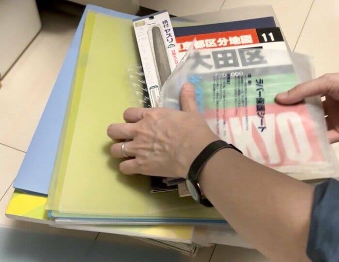 30代、父の遺品整理で出てきたものに唖然。帽子20個、A4ファイルは30冊