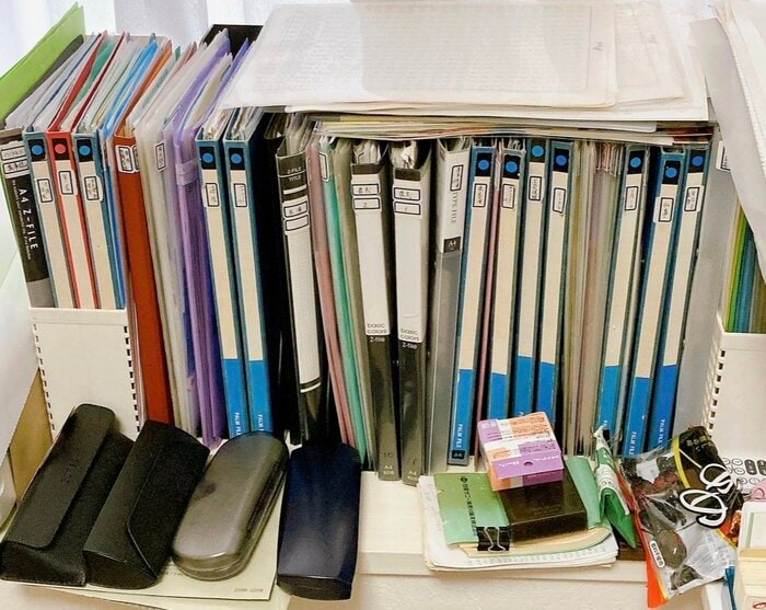 30代、父の遺品整理で出てきたものに唖然。帽子20個、A4ファイルは30冊