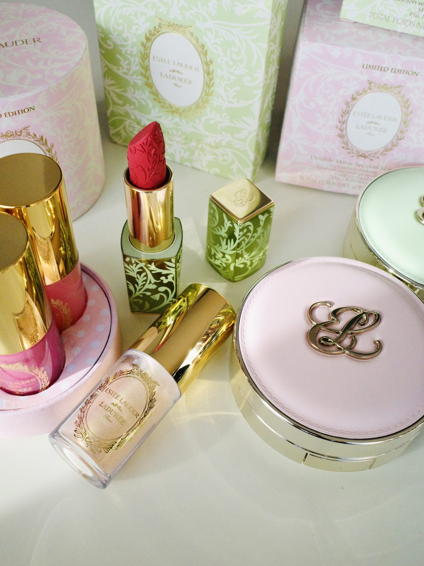 エスティ ローダー】と【ラデュレ】。甘美で贅沢なメークアップ