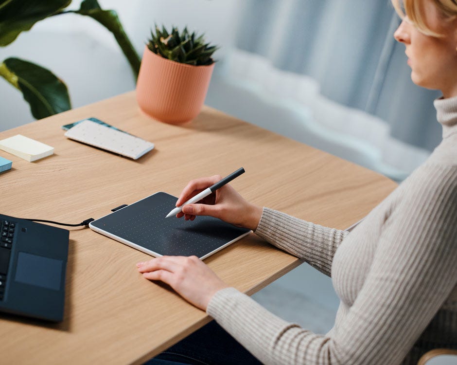 Portable Wacom One small and medium creative pen tablets