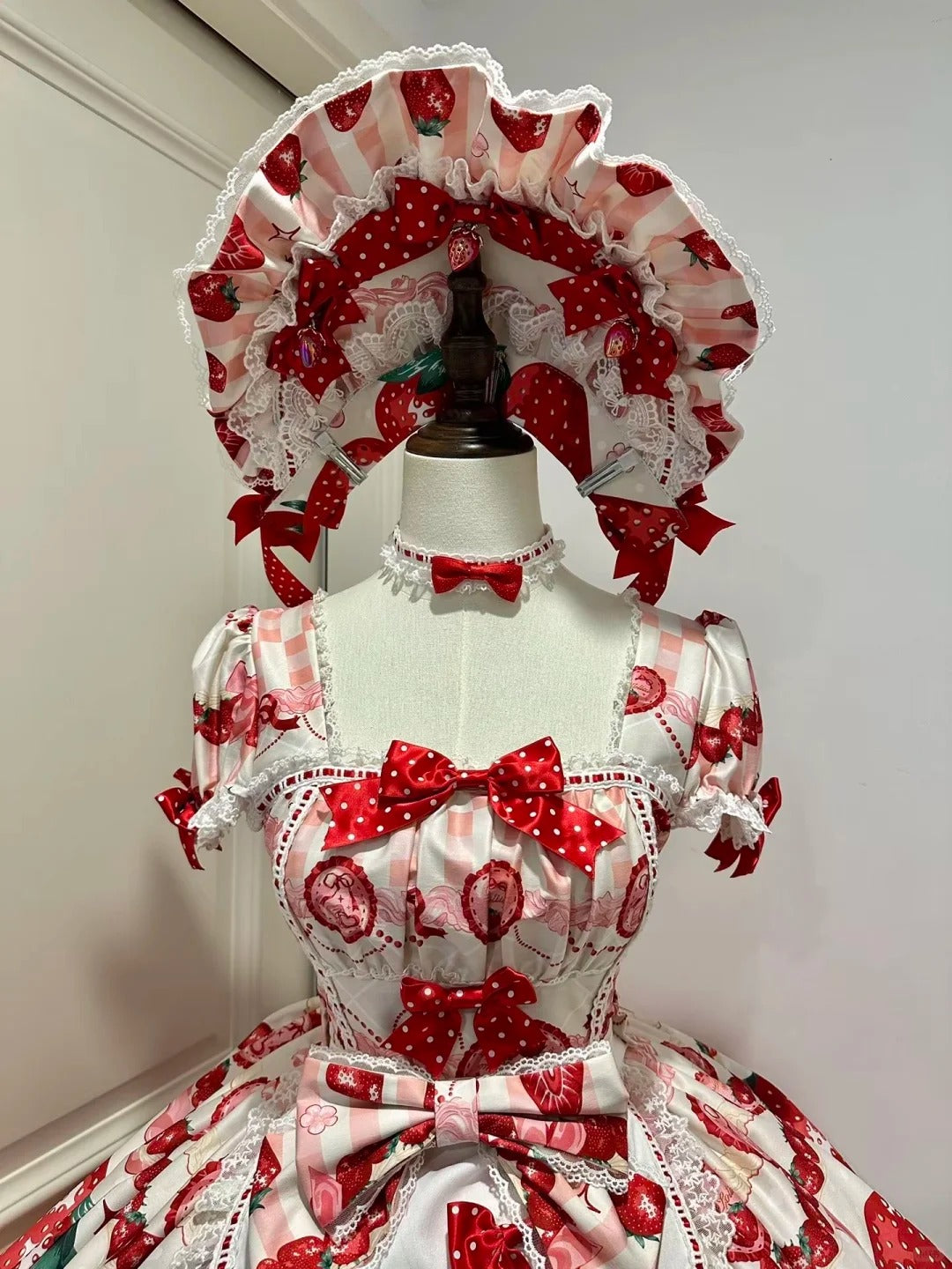 受注予約~3/10】Strawberry Cream ワンピース【Dream Lolita】 – Epetice
