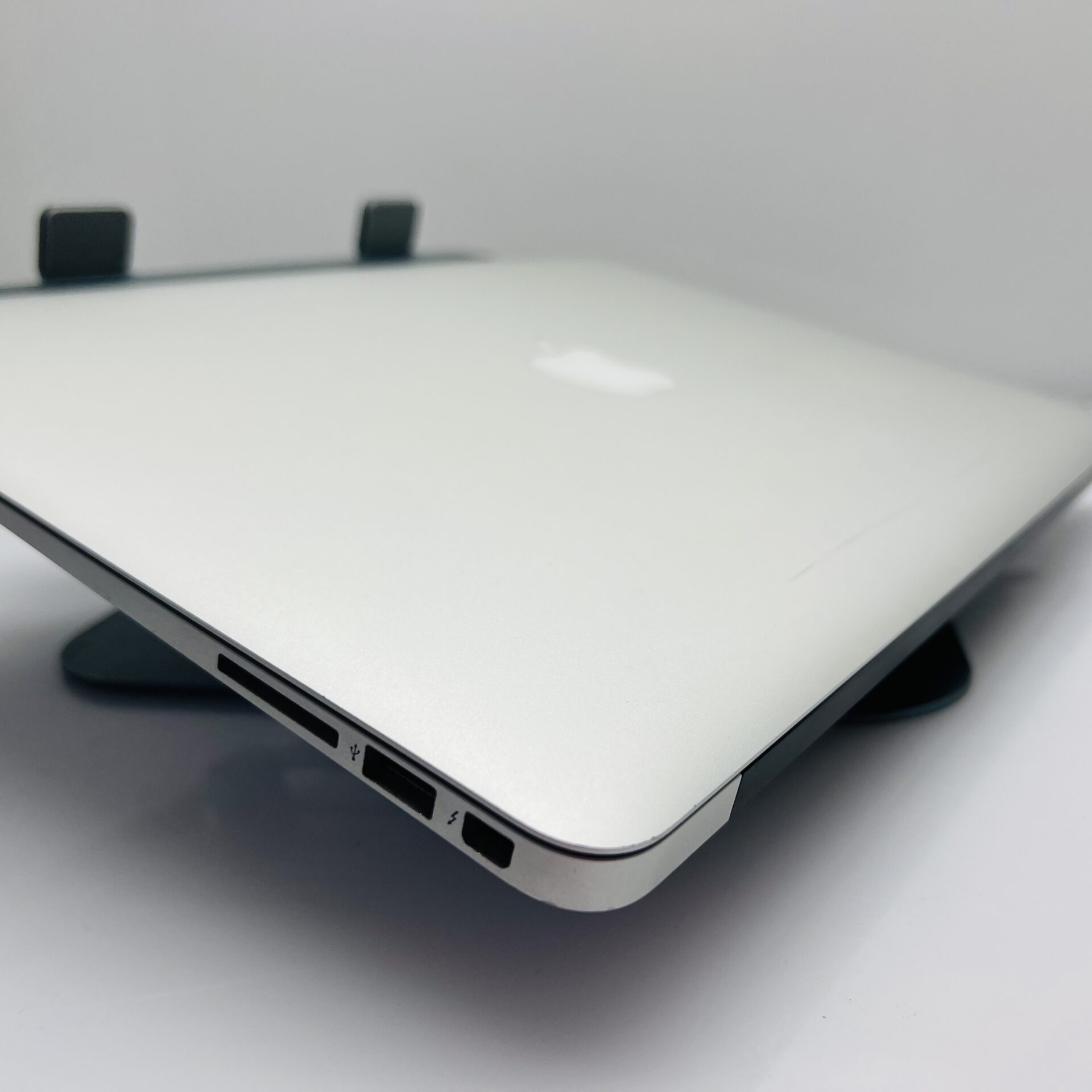 Buy Used Apple MacBook Air 13-inch “Core i5” 1.60GHz (Early 2015