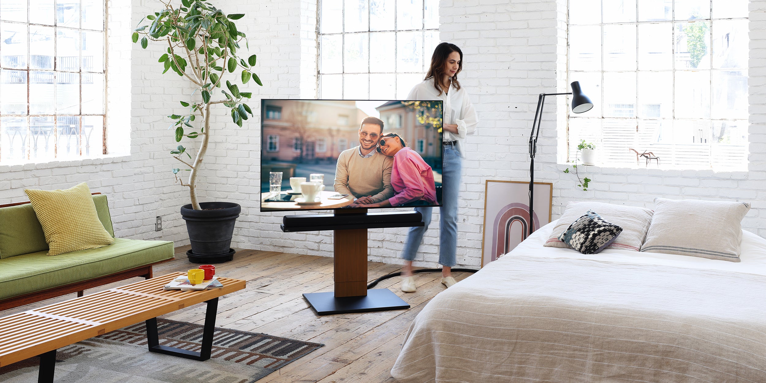 WALL INTERIOR TVSTAND V2 CASTER