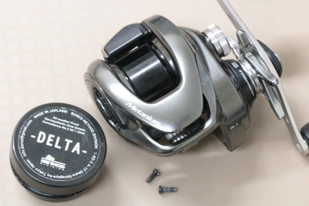 20メタニウムXG左 ボディネジの取り外し_スポット修理 | リール