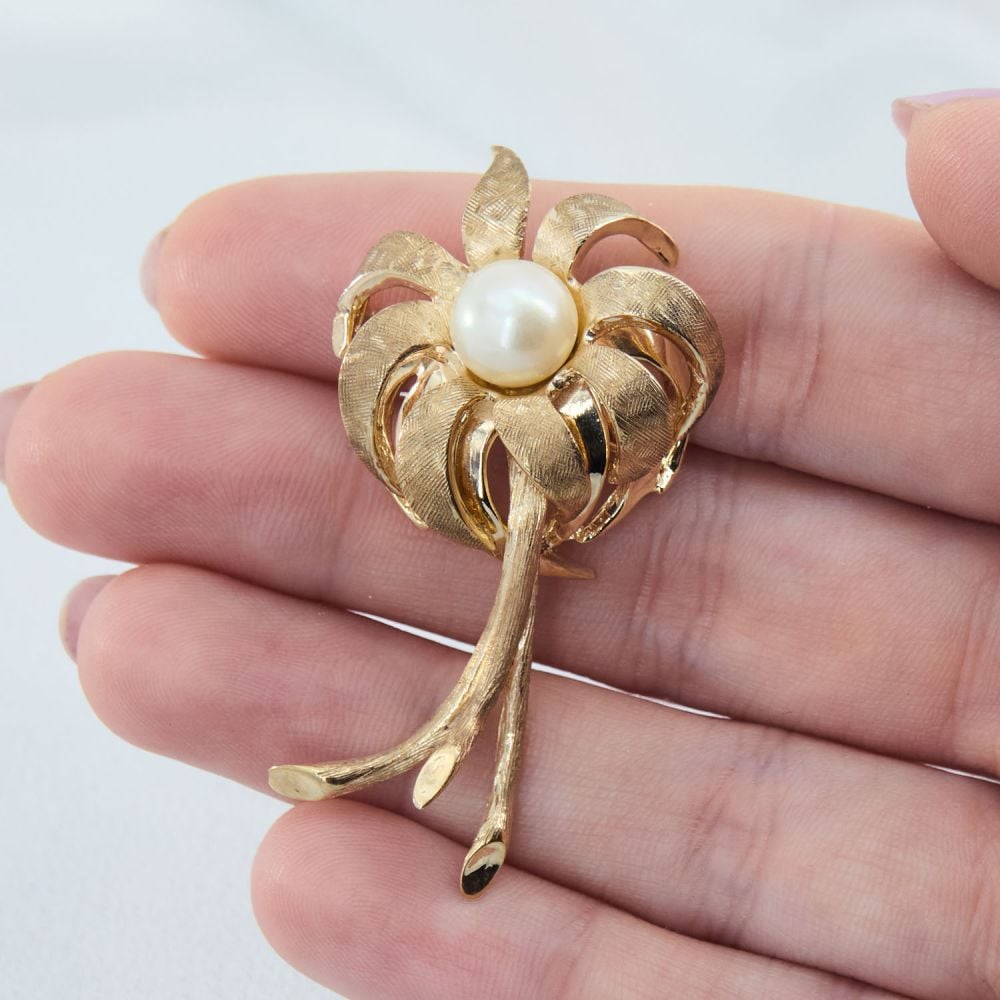 1960s Pearl Flower Brooch 14K Yellow Gold