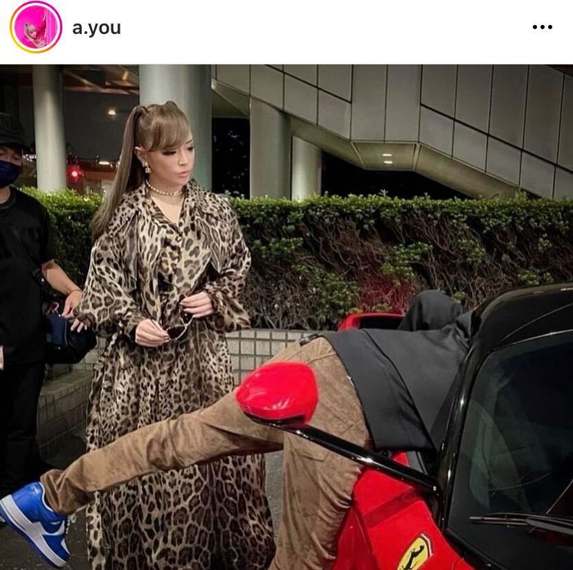 わたしとマサ」浜崎あゆみ、ヒョウ柄衣装の“ドッキリ”オフSHOTを公開