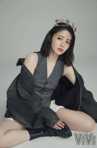 FRUITS ZIPPER鎮西寿々歌『ViVi』専属モデルに決定！ほっそり美肩