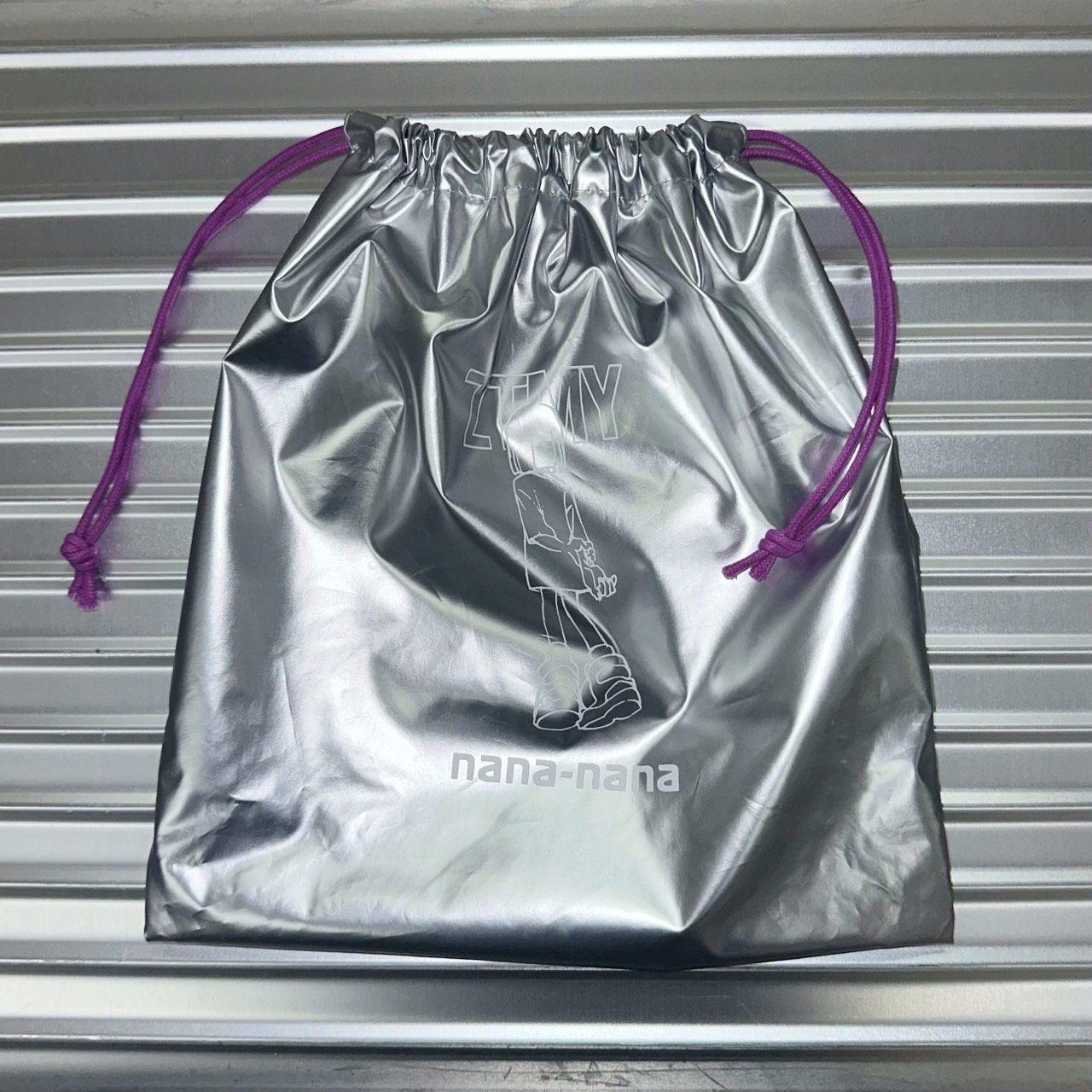 nana-nana × ZUTOMAYOコラボバッグ、ZUTOMAYO MARTにて12/23(土)12:00