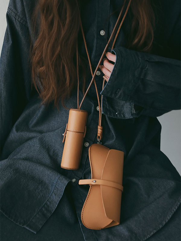 タンドレザーサングラスケース(F BEIGE): グッズ │ ETRE TOKYO