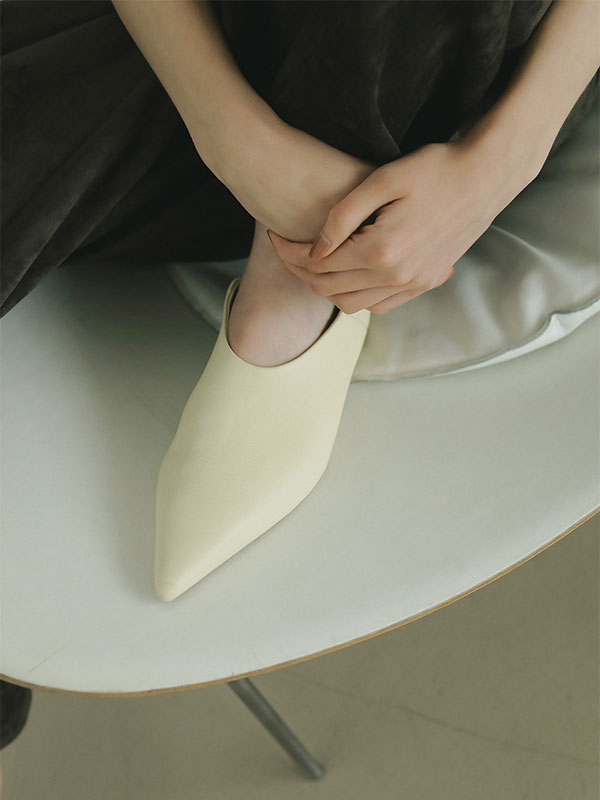 ポインテッドレザースリッポン(37 CREAM): シューズ │ ETRE TOKYO