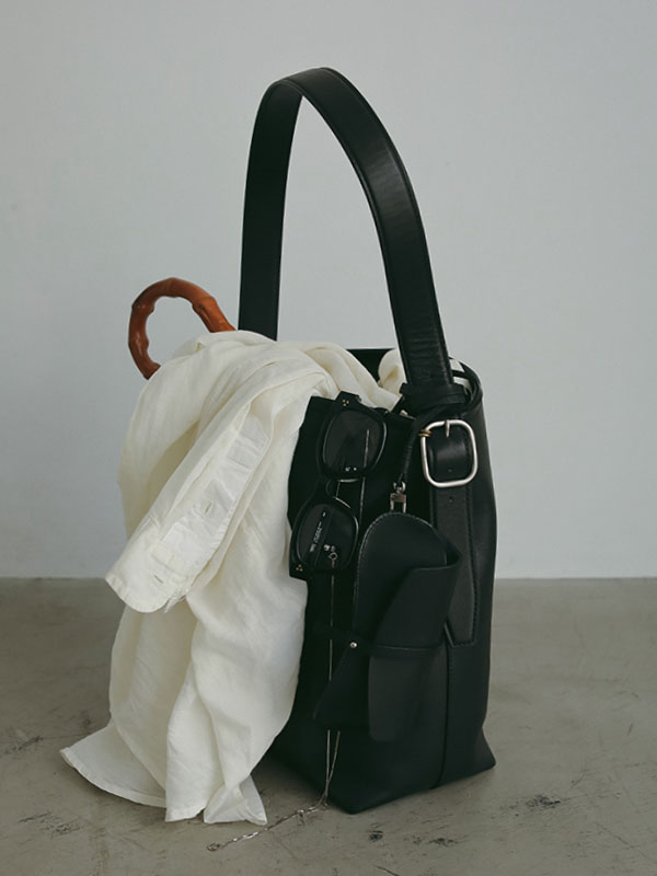 タンドレザーサングラスケース(F BEIGE): グッズ │ ETRE TOKYO