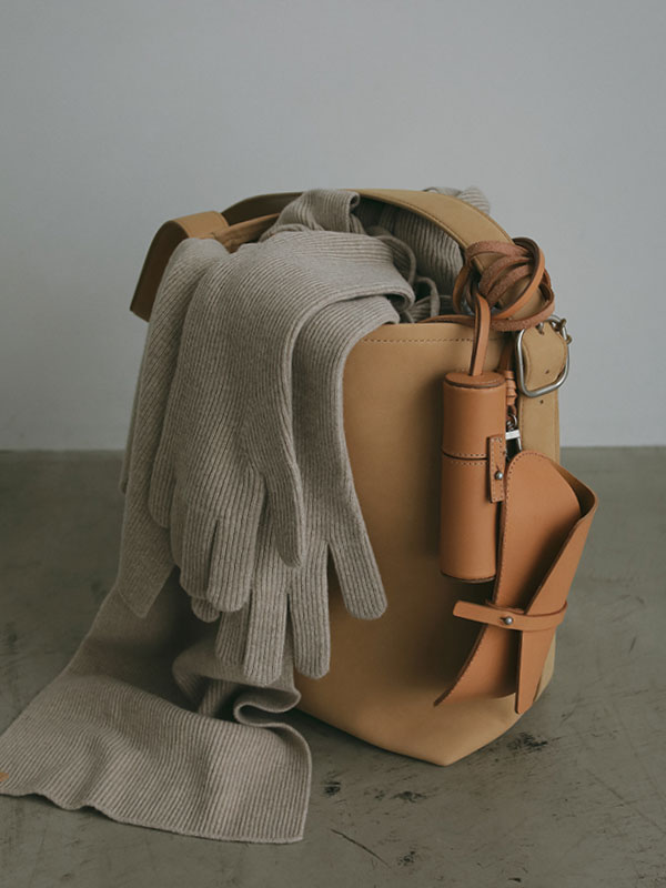 タンドレザーサングラスケース(F BEIGE): グッズ │ ETRE TOKYO