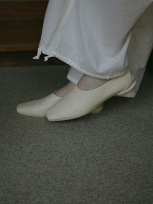 SHISEI TIGHT SQUARE SLIPON(22.5 IVORY): シューズ │ ETRE TOKYO