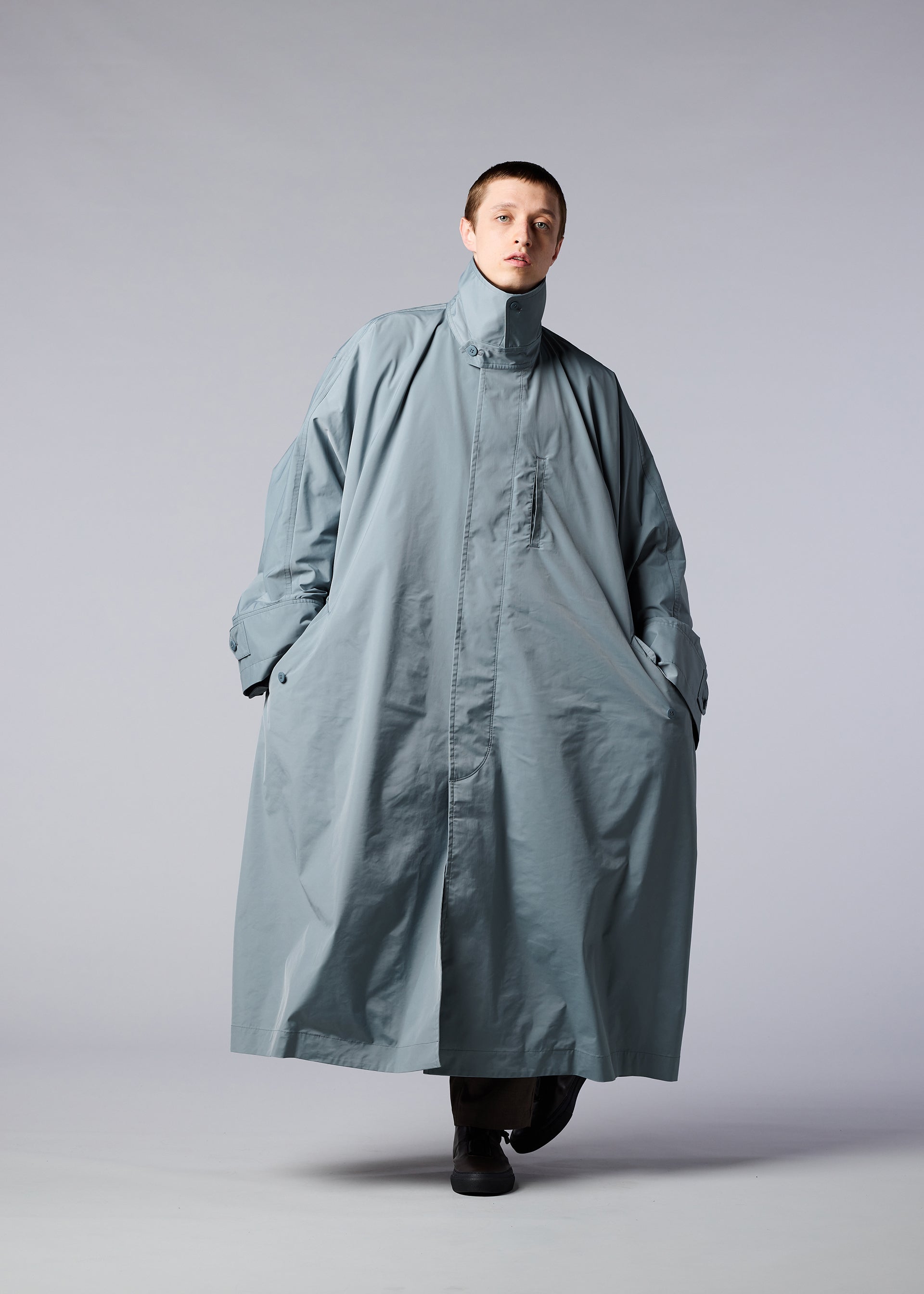 WIND COAT Coat Light Blue – ISSEY MIYAKE EU
