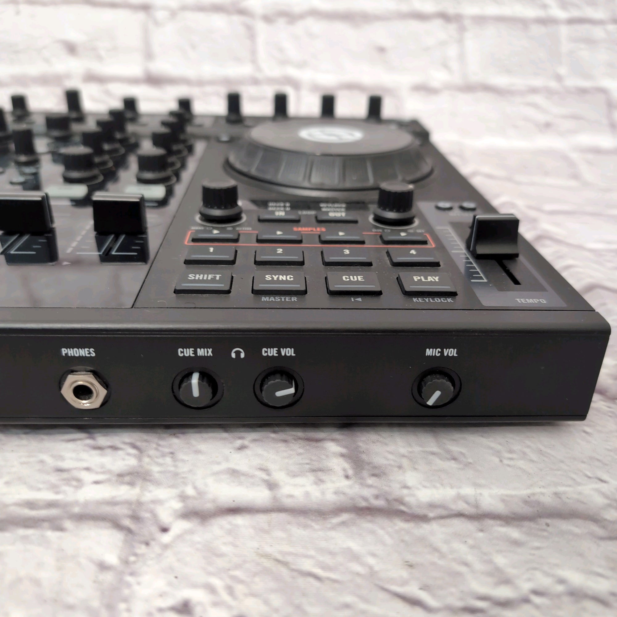 Native Instruments Traktor Kontrol S4 MK1 - Evolution Music